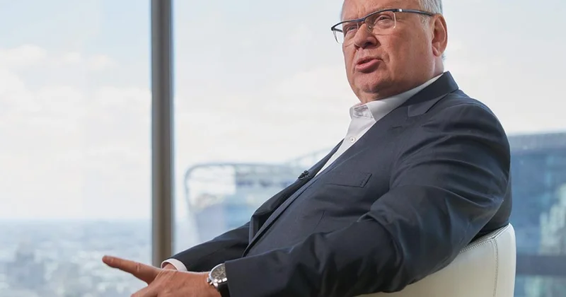 Приближенный к Путину банкир заговорил о вреде войны для экономики России видео