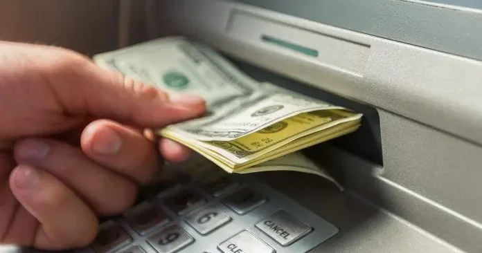Mayda Azərbaycan bankları dollar alışını artırıb, satış azalıb