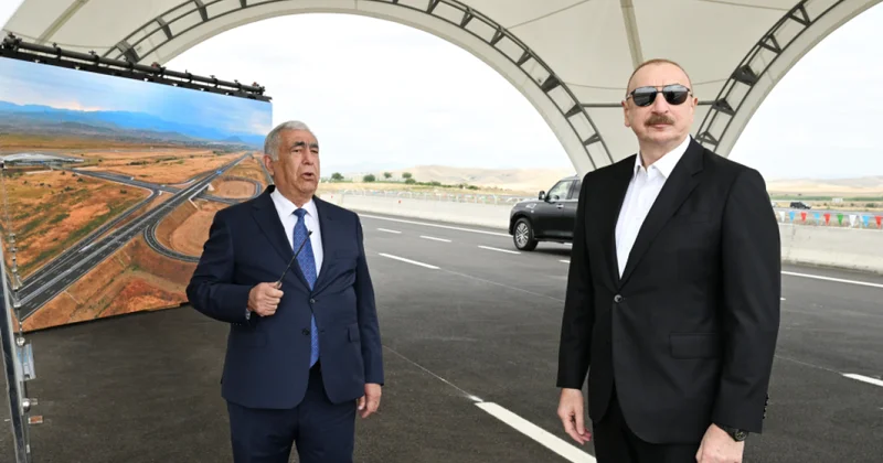 Ильхам Алиев на открытии дороги в Карабахе фото