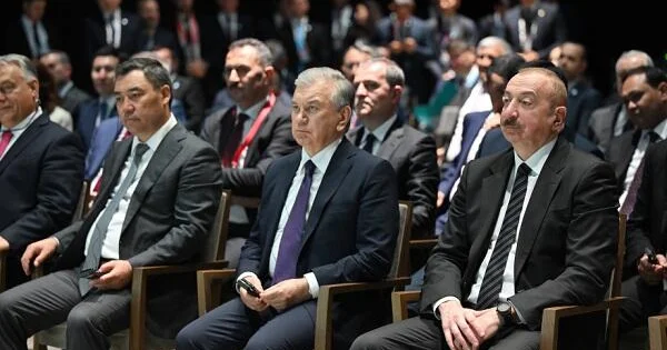 Liderlər Ağdamda Zəfər şousunu izləyirlər Video