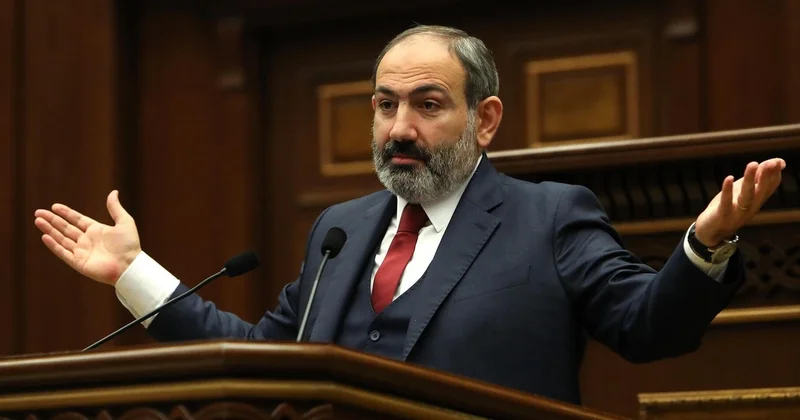 Xronika: Zəngəzura görə Paşinyanı devirmək istəyirlər Çevriliş planının detalları