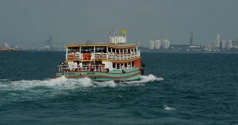 Bali sahillərində 53 sərnişin daşıyan bərə batıb