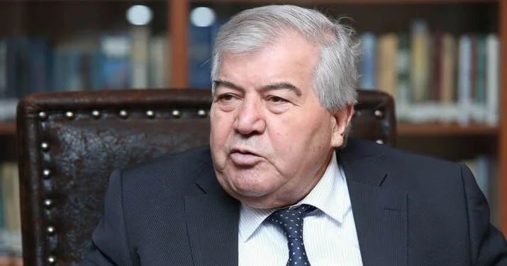 Sabir Rüstəmxanlı: “Hələ də “ov” soyad sonluğundan qurtulmamışıq”
