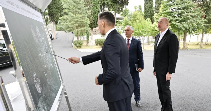 Prezident İlham Əliyev Xankəndi Şuşa kanat yolunun inşası üçün seçilmiş əraziyə baxıb