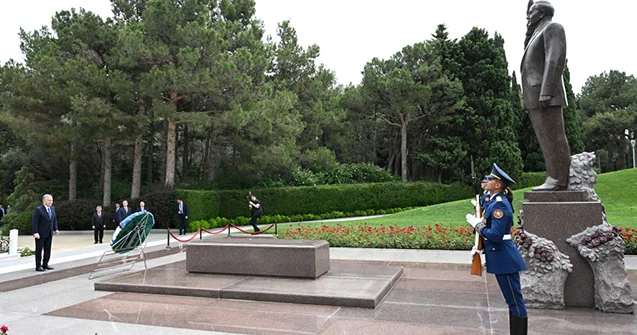 Mirziyoyev Fəxri xiyaban və Zəfər Parkında Fotolar Yenilənib
