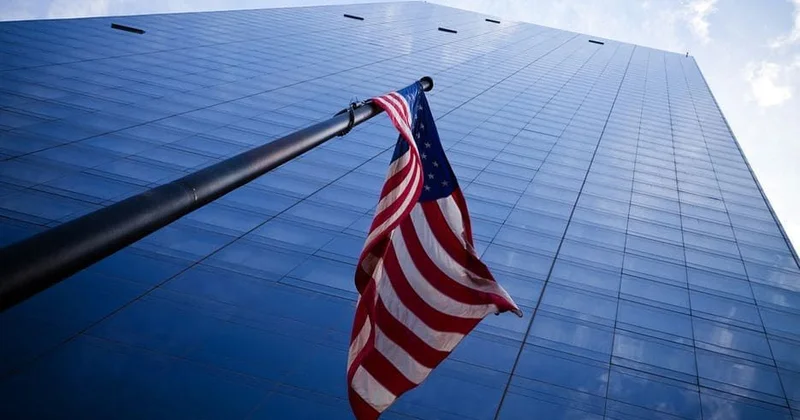 США установят пошлины в 10% почти для 100 стран