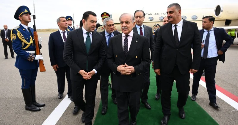 Şahbaz Şərif Füzuli Beynəlxalq Hava Limanında qarşılandı FOTO