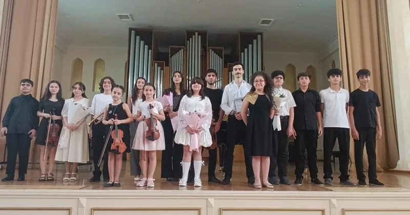 BMA nın İxtisas musiqi məktəb studiyası şagirdlərinin 2024 2025 ci tədris ili üzrə hesabat konserti