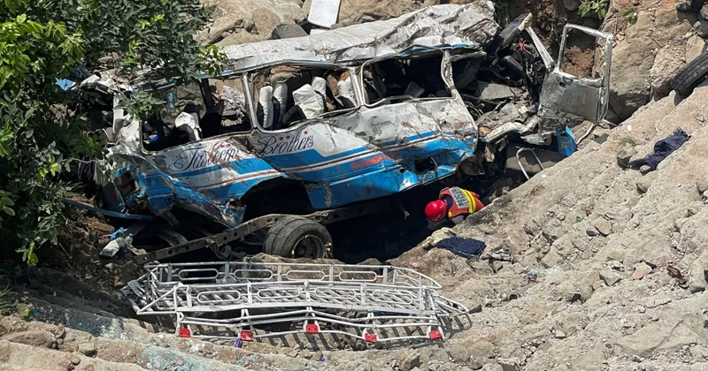Pakistanda sərnişin avtobusu dərəyə aşıb: 40 nəfər həlak olub