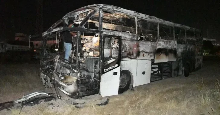 Трагедия в Пакистане: пассажирский автобус рухнул в овраг, погибли более 20 человек