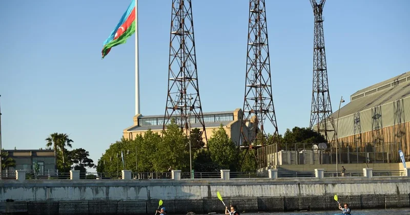 Bloqerlər arasında üçüncü avarçəkmə yarışı keçirilib