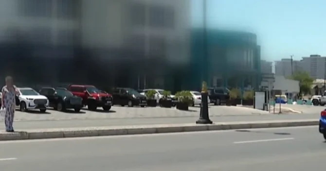 Avtomobillərin intensiv hərəkət etdiyi yolda piyada keçidi yoxdur