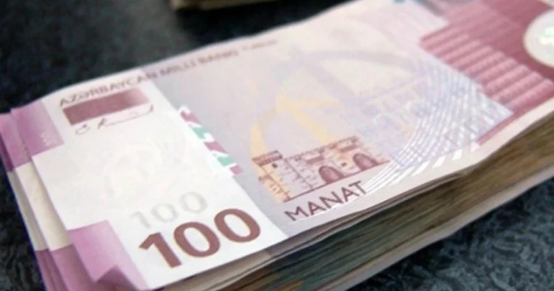 Обновленные 100 манатные банкноты выпускают в оборот ФОТО