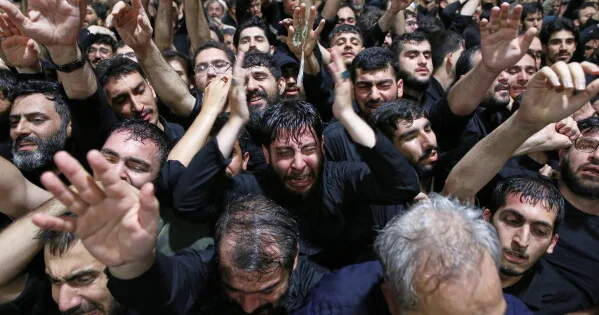 Dünyanın ən izdihamlı vida mərasimləri: Qara 10 luq FOTOLAR