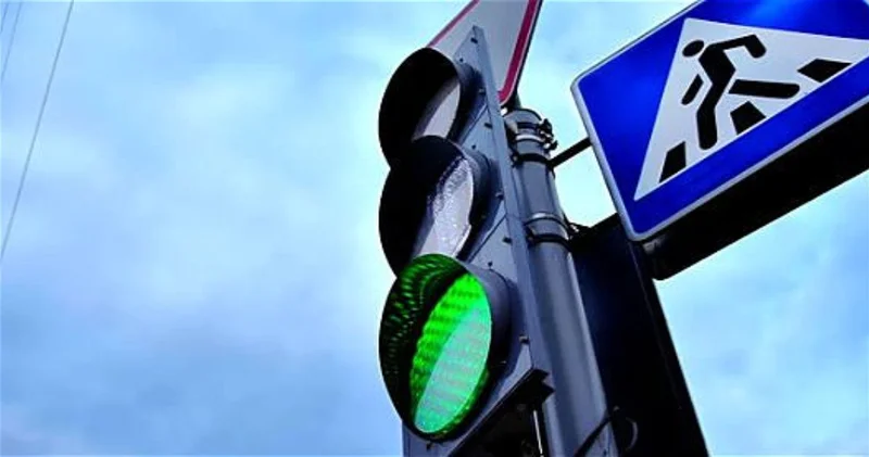 На одной из главных дорог поселка Говсан впервые установлены светофоры ФОТО