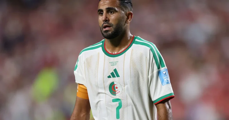 Mahrez Əlcəzair futbol millisi ilə vidalaşdı