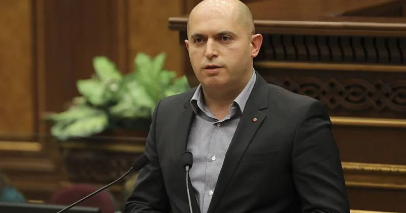 Ermənistanın keçmiş təhsil nazirinin həbs müddəti uzadıldı