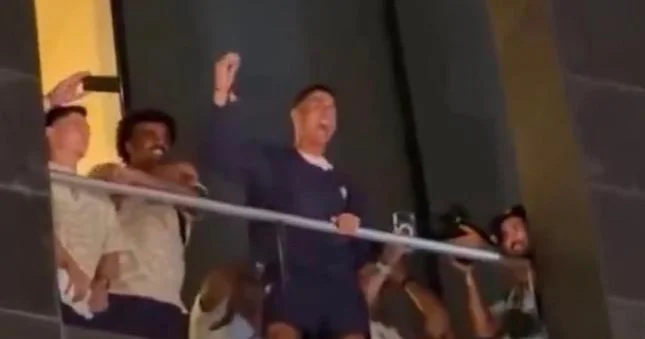 Ronaldo eyvana çıxıb azarkeşləri coşdurdu Video