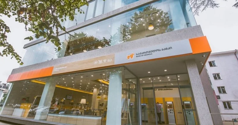 Gürcüstan bankının filialına silahlı basqın edildi