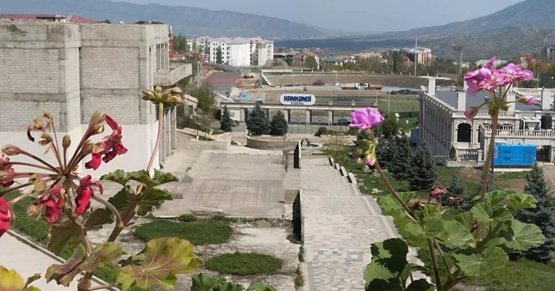 Россия НЕ СТАЛА забирать памятник Айвазовскому из Карабаха ФОТО
