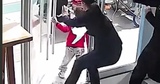 Diş həkimindən qaçan uşağın VİDEOSU sosial şəbəkələrdə viral oldu