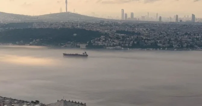 Bosfor boğazında gəmi hərəkəti dayandırıldı
