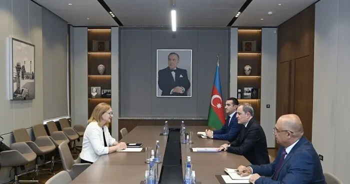 Ceyhun Bayramov yeni səfirlə görüşdü