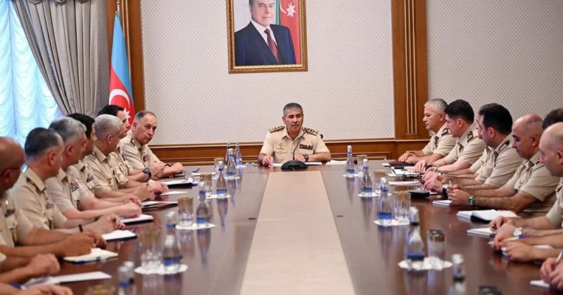 Müdafiə naziri hərbi attaşelərlə görüşüb
