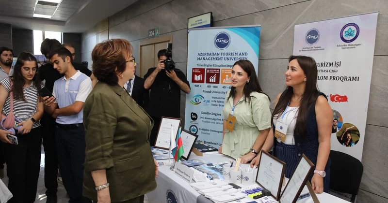 DİM in sədri ATMU nun stendini ziyarət edib