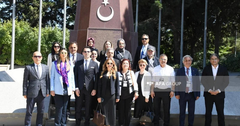 Türkiyə nümayəndə heyəti Şəhidlər xiyabanı və Türk şəhidliyini ziyarət edib FOTO