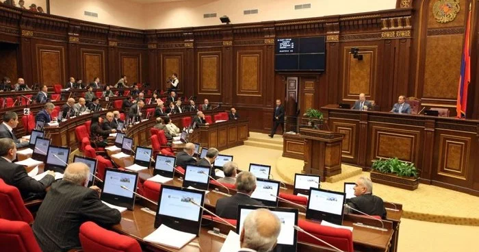 Ermənistanın yeni parlamenti toplaşdı Bakının TƏK gözləntisi