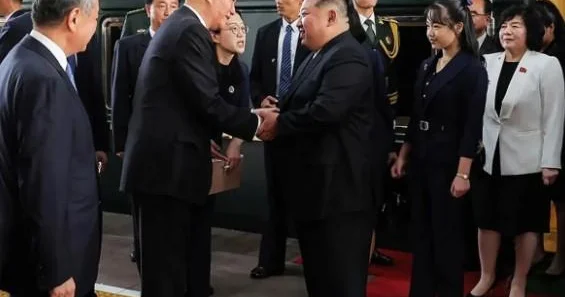 Kim Çen In 12 yaşlı vəliəhdini dünyaya belə təqdim etdi VİDEO