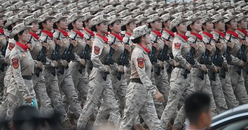 Pekində parad: qadın əsgərlərin və hərbi ekipajların görüntüləri yayıldı