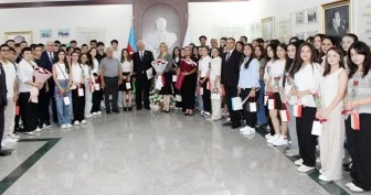 Nizami rayonunda ali məktəblərə yüksək nəticələrlə qəbul olunmuş gənclərlə görüş keçirilib