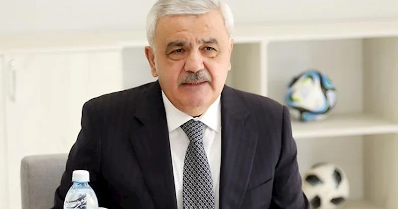 İqtisadiyyat Nazirliyində Rövnəq Abdullayev ilə bağlı qadağa var?