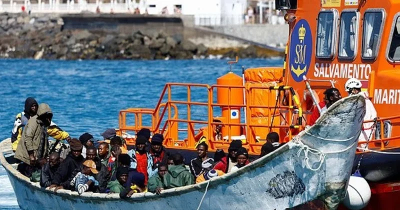 Afrikalı miqrantlar okeanda gəmidə kütləvi qətliam törədiblər: 72 nəfər öldürülüb