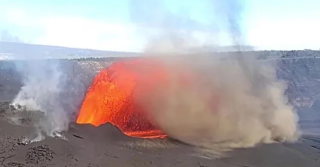 Kilauea vulkanı 32 ci dəfə püskürüb