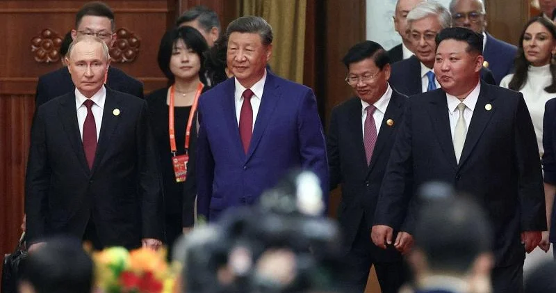 Kim Çen Çində Şimali Koreya lideri ilk dəfə xaricdə izdihamlı tədbirə qatılıb