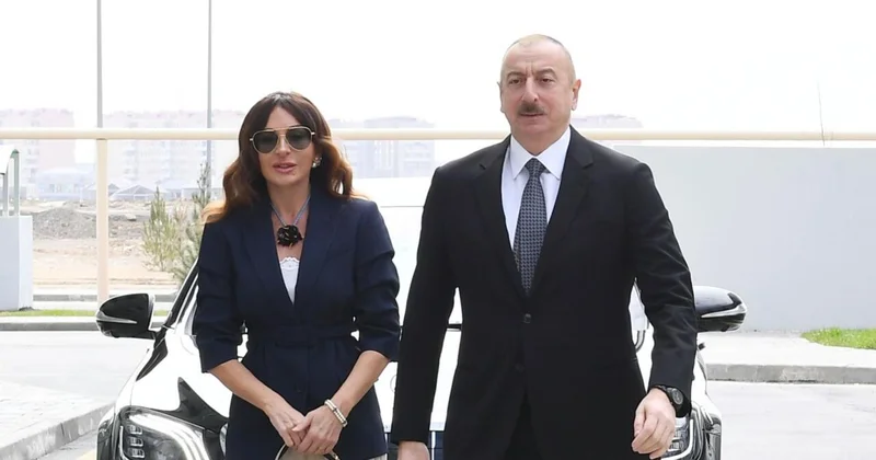 Prezident İlham Əliyev və Birinci xanım Mehriban Əliyeva Pekində keçirilən paradda iştirak edən nümayəndə heyətlərinin başçılarının və xanımlarının şərəfinə ziyafətdə iştirak ediblər