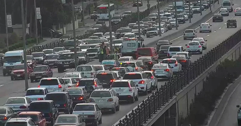 “Şəhərə gəlmək böyük problemdir” Deputat tıxacdan danışdı