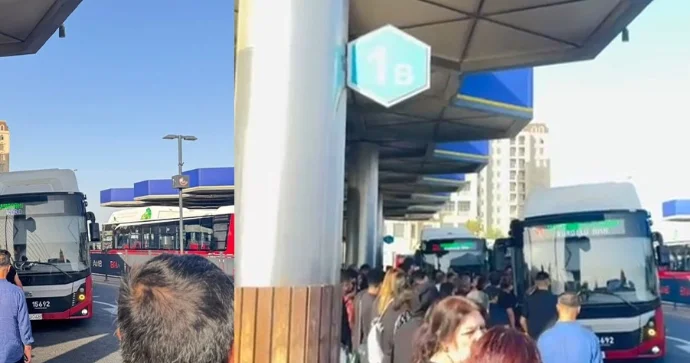 Bakıda sürücü avtobusu idarə etməkdən niyə imtina edib? VİDEO