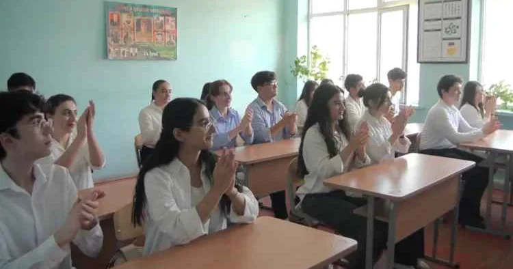 Üç sinifin bütün məzunları ali məktəblərə qəbul olublar FOTO