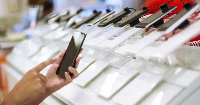 Ölkədə smartfonların bahalaşmasının qarşısı alına bilər TƏKLİF