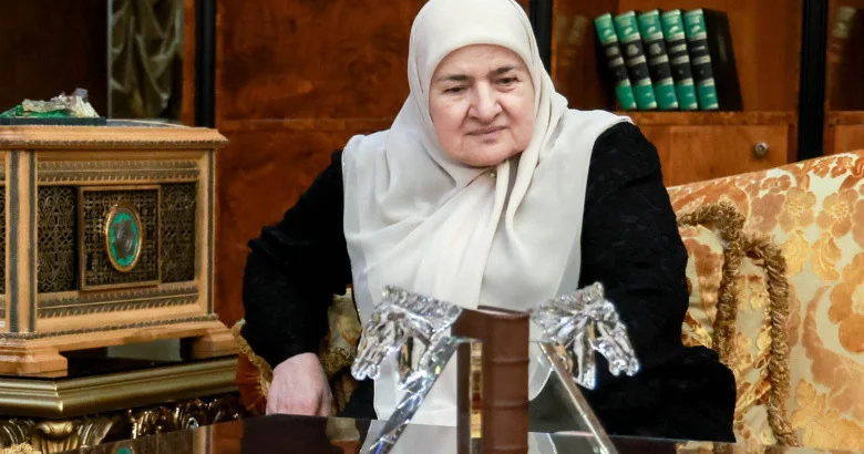 Великобритания объявила санкции матери Рамзана Кадырова