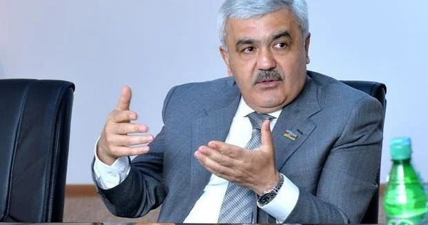 İqtisadiyyat Nazirliyində Rövnəq Abdullayevlə bağlı qadağa var?