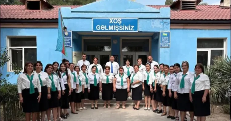 Azərbaycanda məktəb kollektivi vahid geyim formasına KEÇDİ