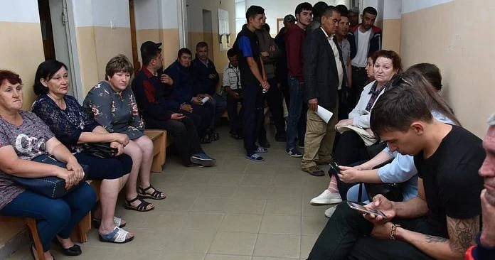 TƏBİB объяснил причины очередей в поликлиниках