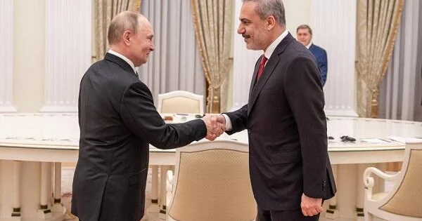 Fidanın Putinlə ayaqüstü söhbəti diqqət çəkdi Video