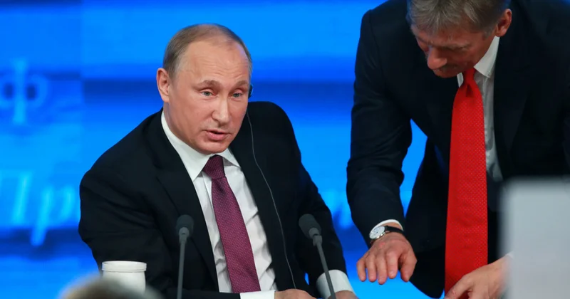 Путин назвал Пескова лентяем: Стоит рядом и ленится видео