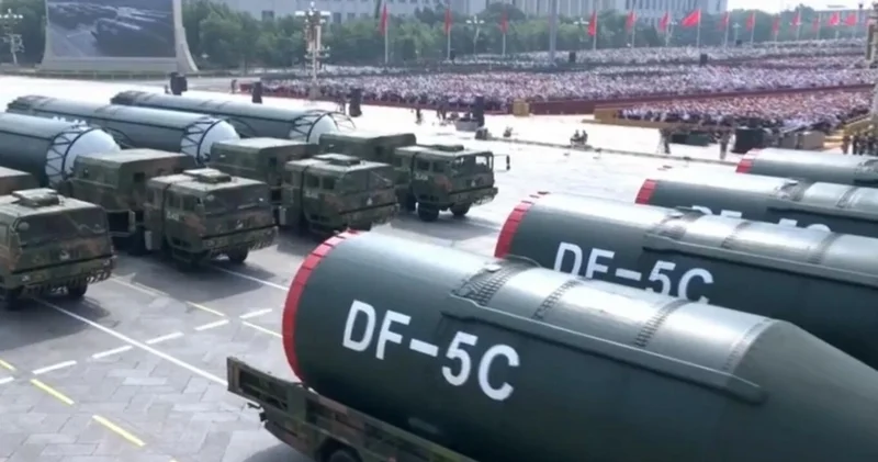Çin paradda ilk dəfə qitələrarası nüvə raketini nümayiş etdirib